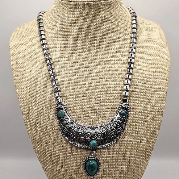 Silvetone Southwest Style Necklace - Picture 1 of 5